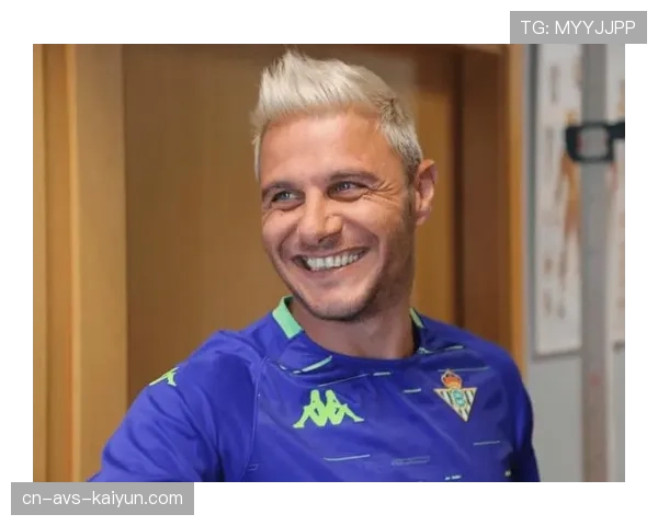 特写：贝蒂斯老将华金替补登场，创西甲最年长出场纪录